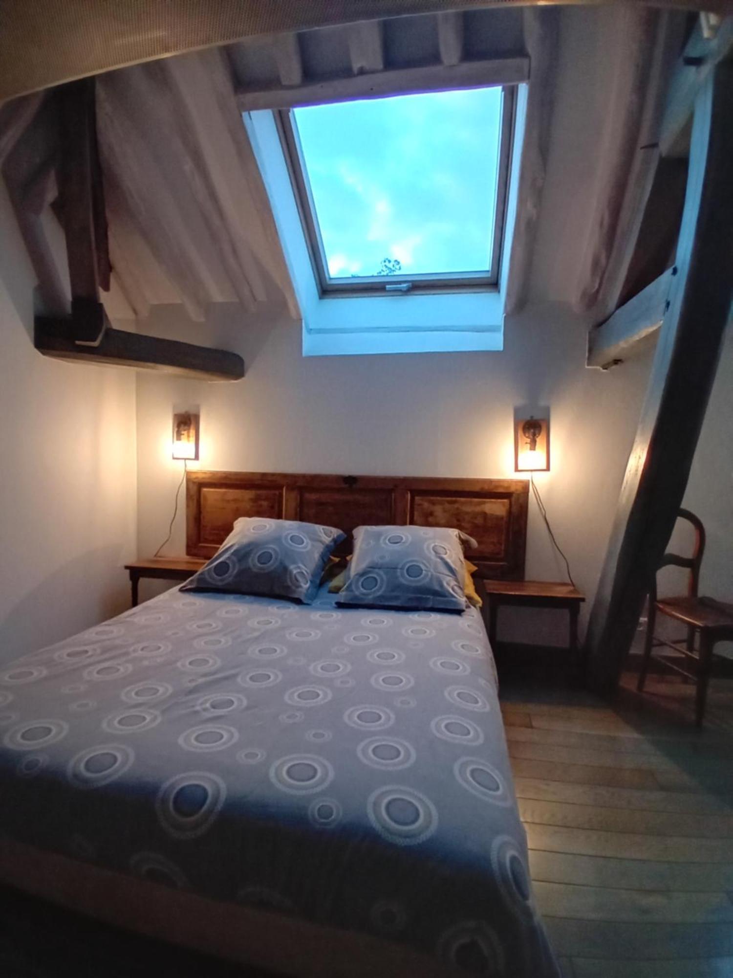 Sous Les Toits Bed & Breakfast Dosches Luaran gambar