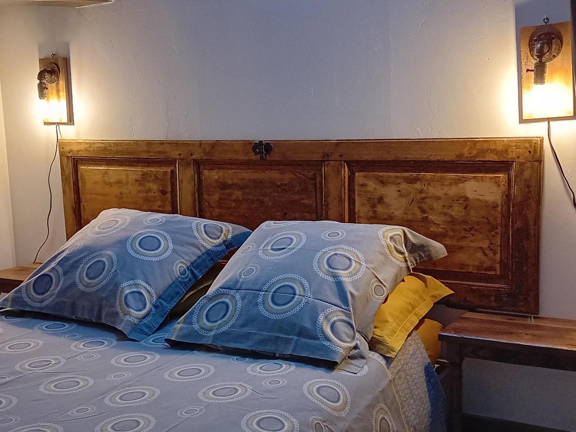 Sous Les Toits Bed & Breakfast Dosches Luaran gambar